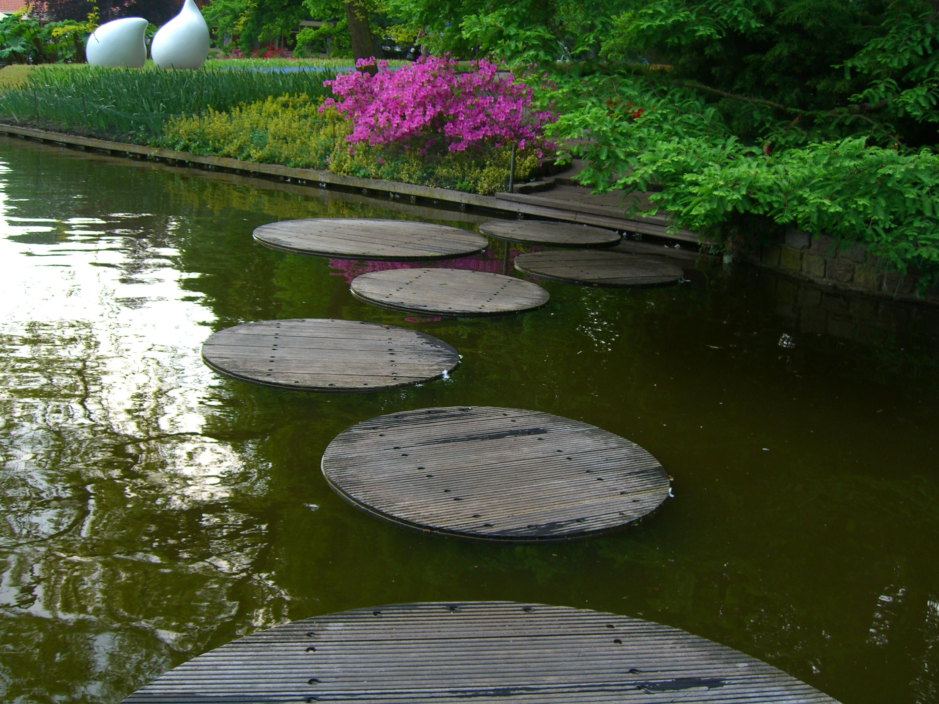 Stone Pathways: Stepping Stone Walkway Ideas + Designs | INSTALL-IT-DIRECT