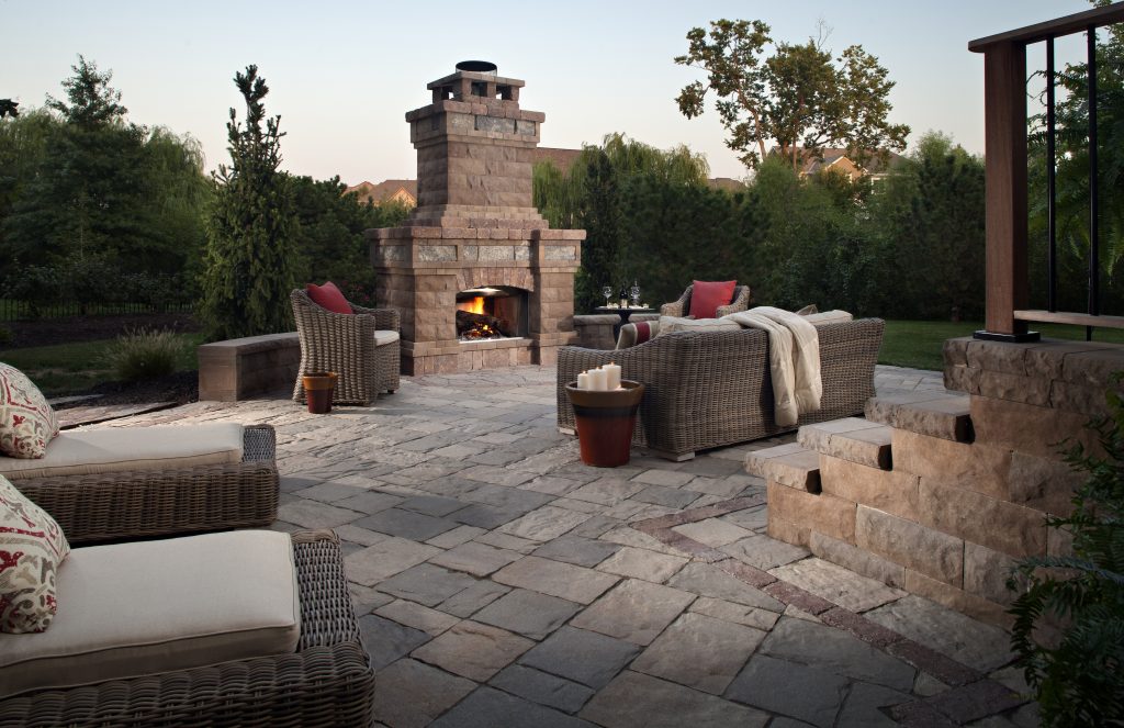 Outdoor Fire Pit Vs Fireplace, Average Cost Of Outdoor Patio With Fireplace
