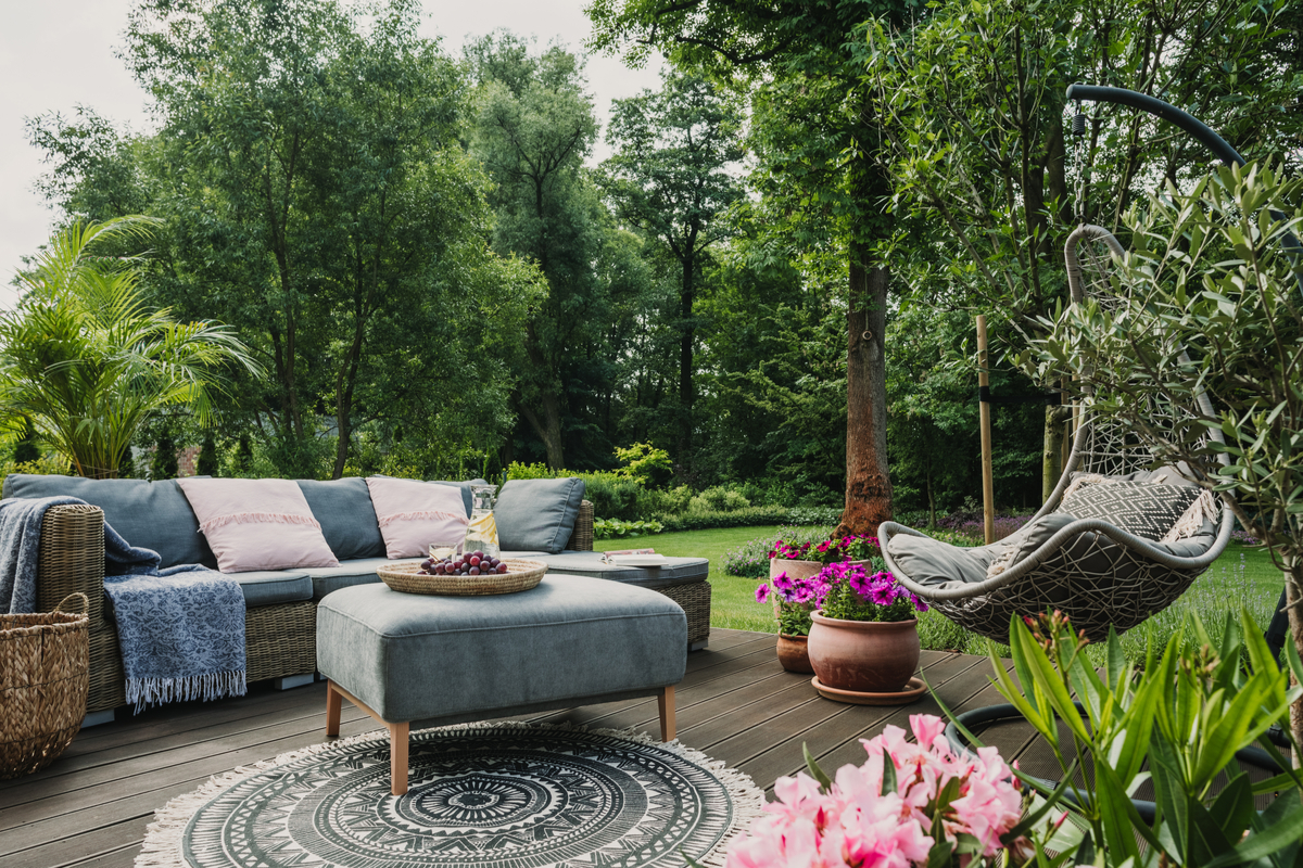 How to Create an Eco-Friendly Outdoor Living Space