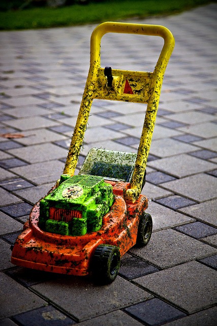 How to Mow your Lawn Effectively (By tom_focus)