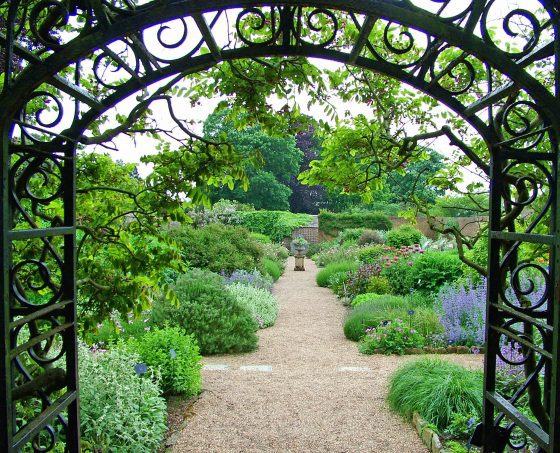 Landscaping Ideas to Spruce up your Curb Appeal