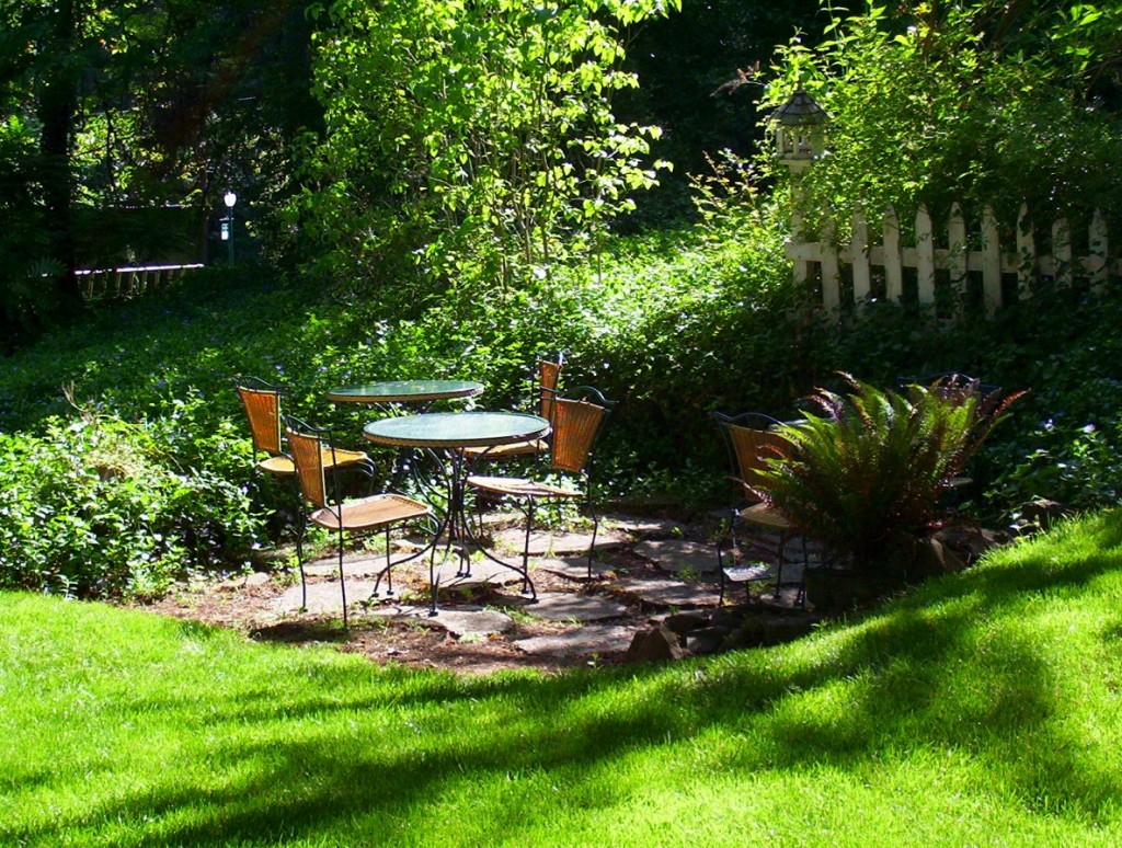 A small seating area increases front yard functionality.