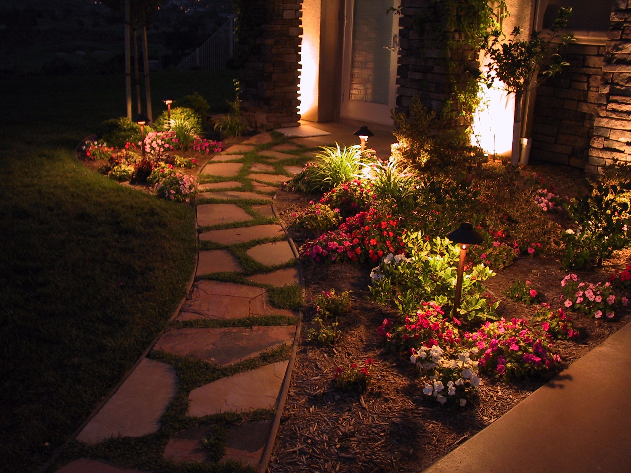 5 Pathway Lighting Tips + Ideas Walkway Lights Guide INSTALLITDIRECT 5 Pathway Lighting Tips + Ideas Walkway Lights Guide INSTALLITDIRECT