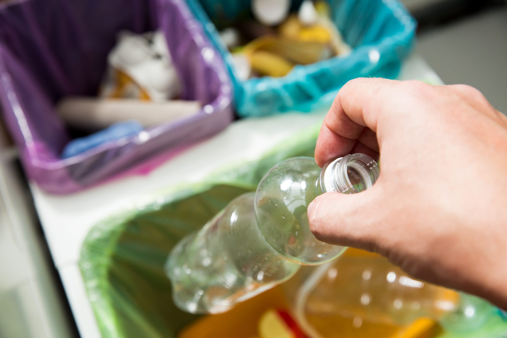 how to clean my trash can