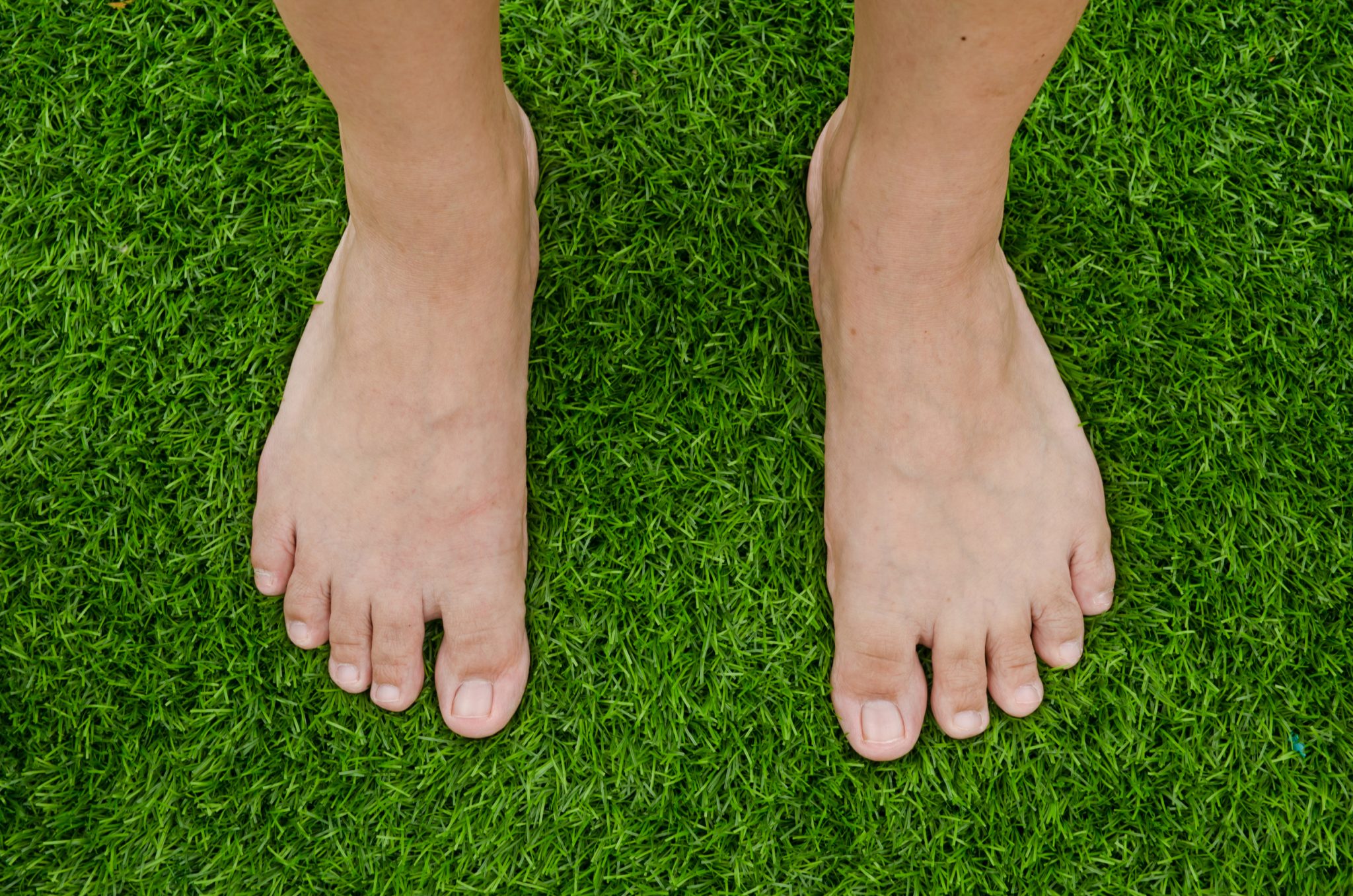 does artificial grass flatten