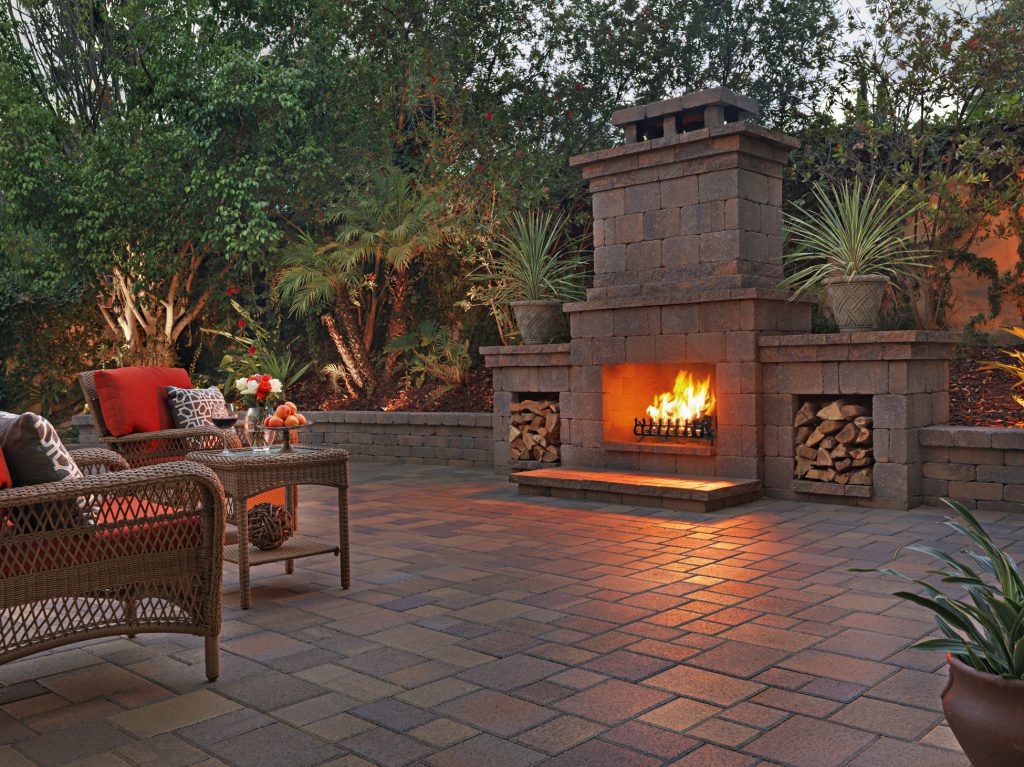 Outdoor fireplace