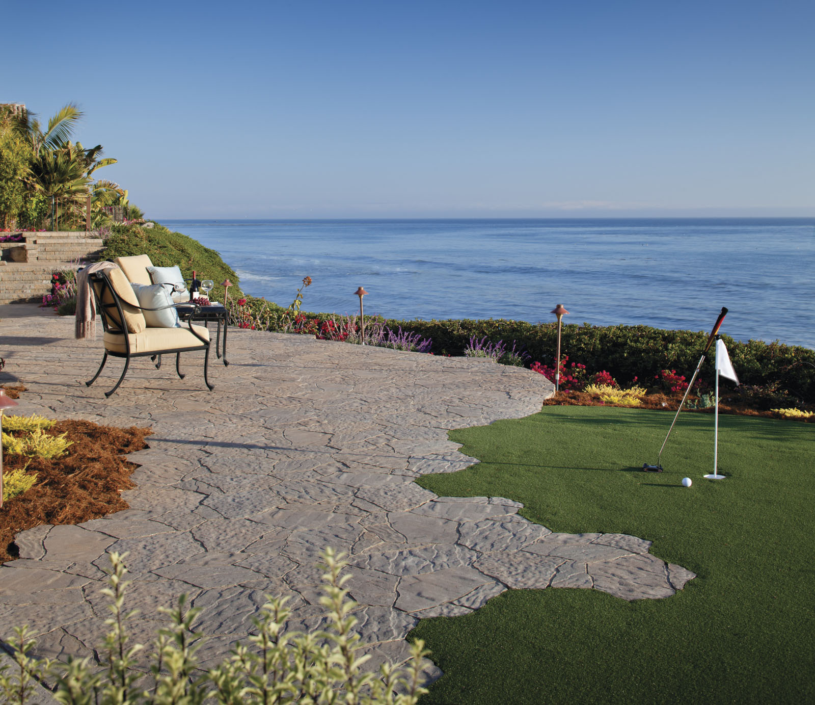 outdoor living putting green