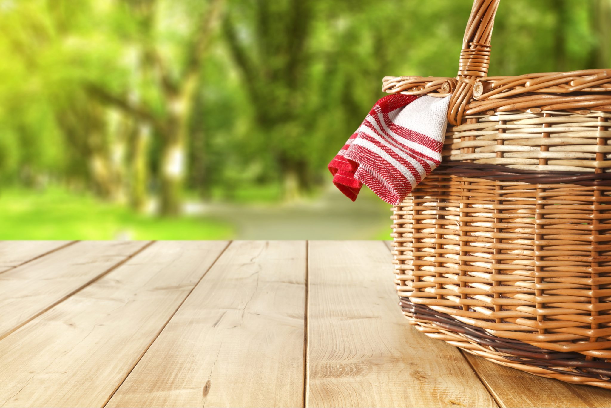 How to Pack the Perfect Picnic Basket