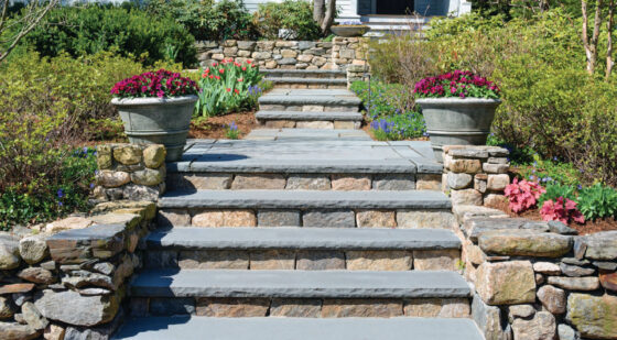 retaining wall combined with entrance stairs 