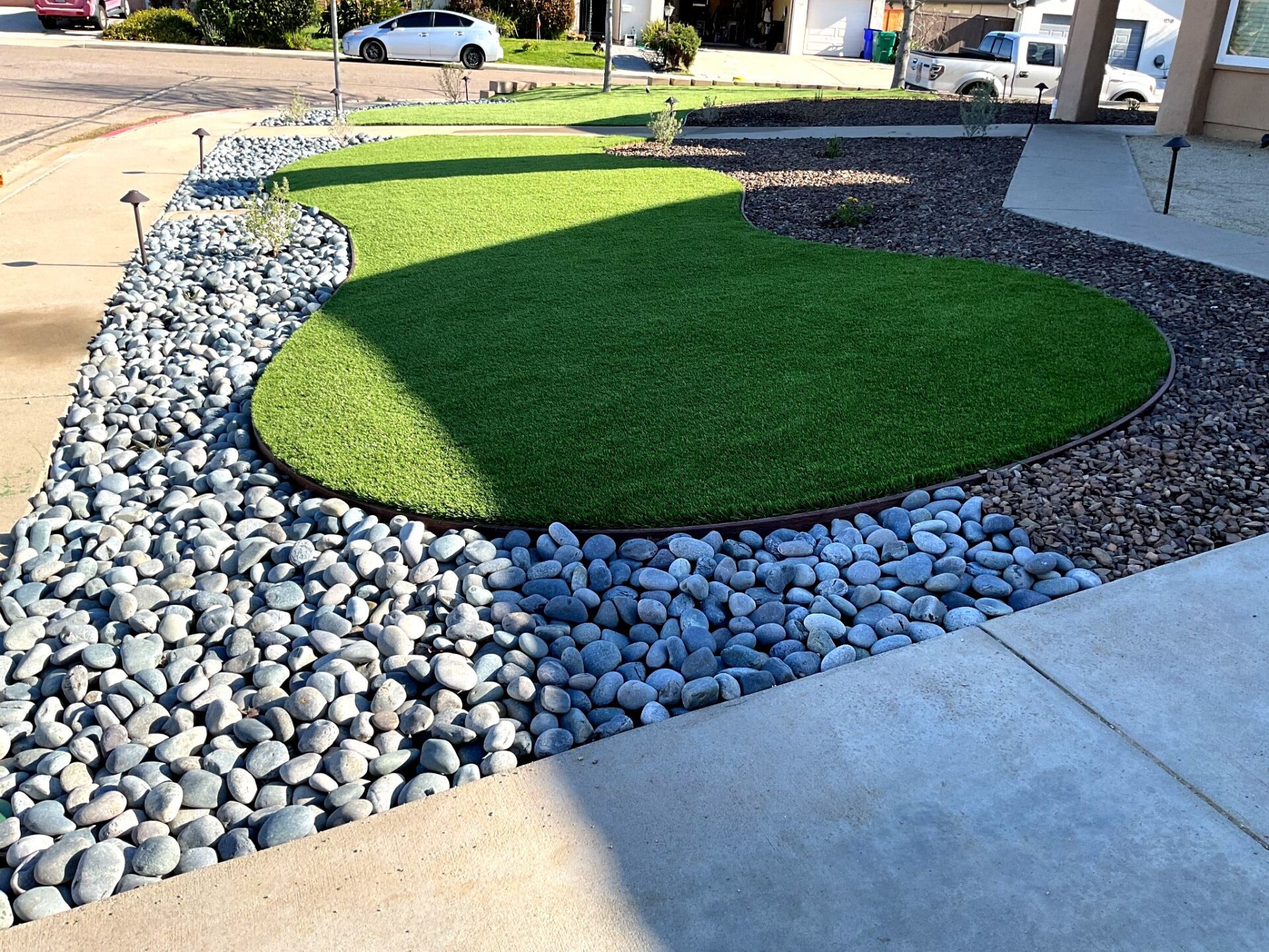A 4S Ranch Front Yard, Rebuilt Around a Shade Tree