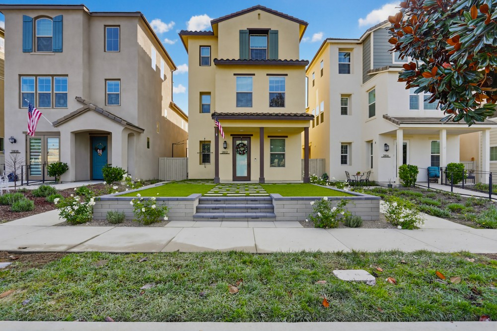 south-escondido-front-yard- pavers